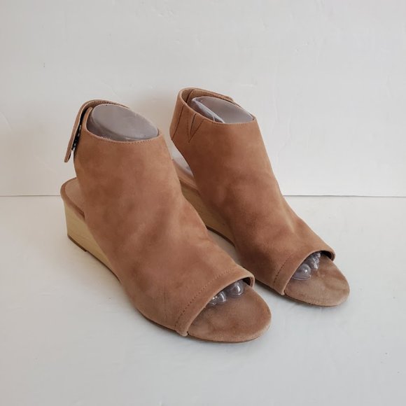 Steven Steve Madden Sz 8M Ledger Tan Suede Leather Peep Toe Snap Wedge Sandal - Picture 1 of 13